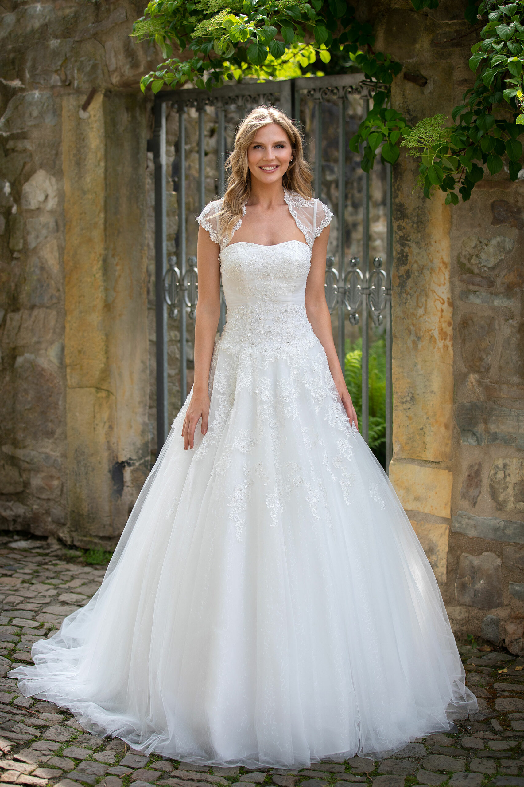Amera Vera Kollektion 2020 Ivory Brautkleid Adaline B2027 4 Hochzeitskleid