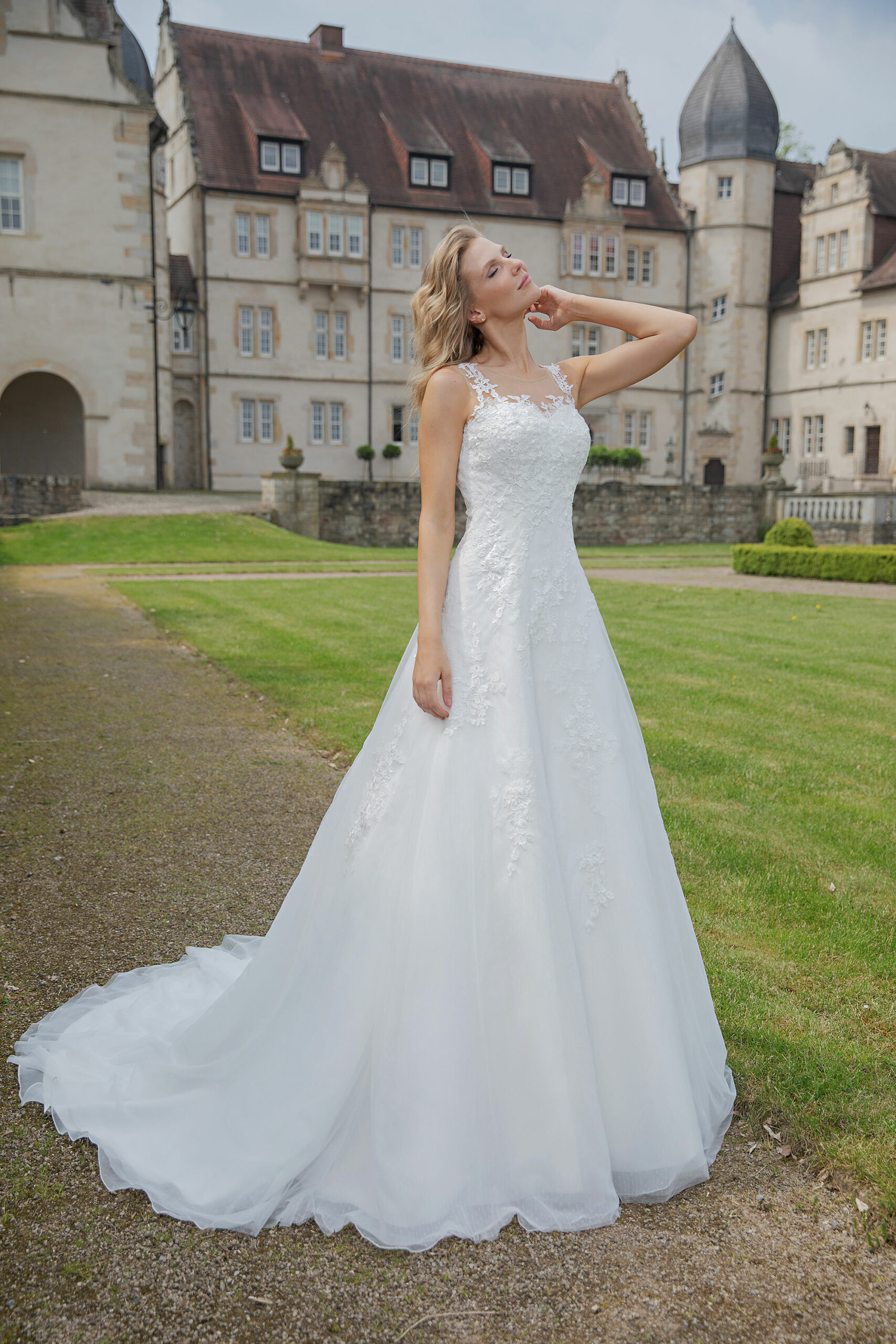 Amera Vera Kollektion 2020 Ivory Brautkleid Asttrid B2036 2 Hochzeitskleid